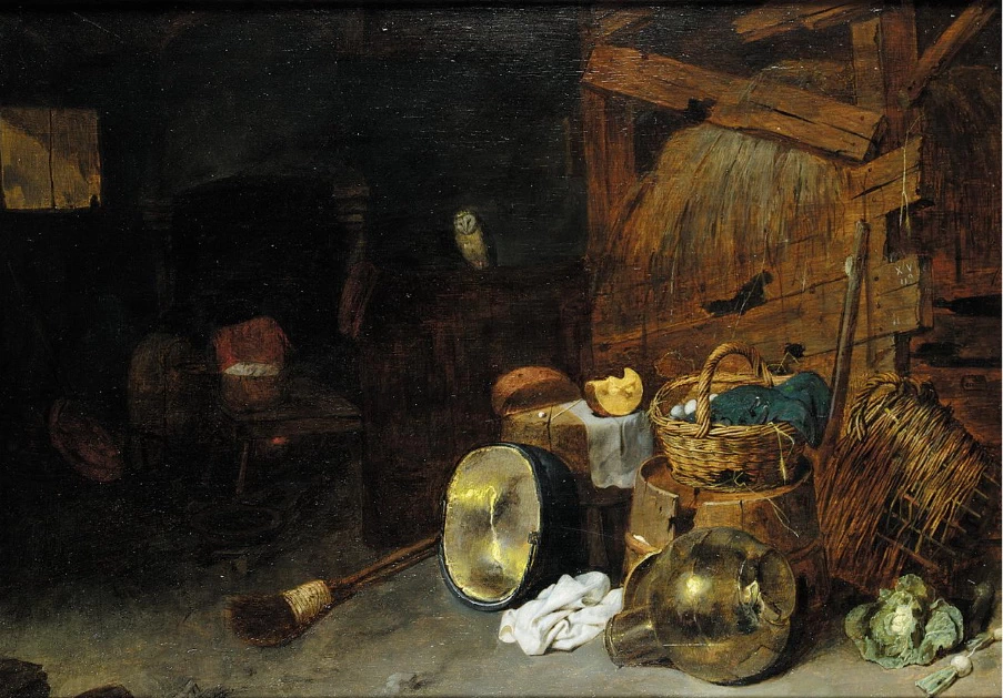 Interno del fienile con una natura morta di utensili da cucina e un gufo, due uomini accanto a un fuoco oltre